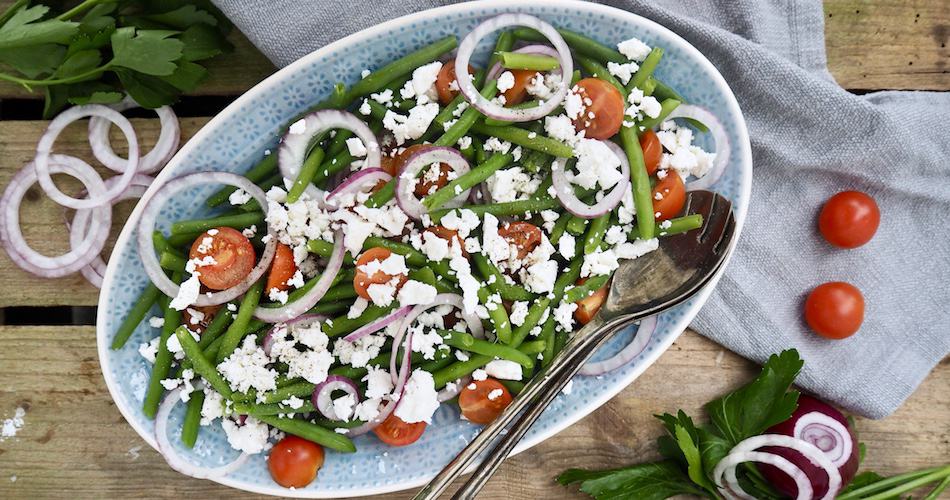 Bønnesalat med tomat og rødløg