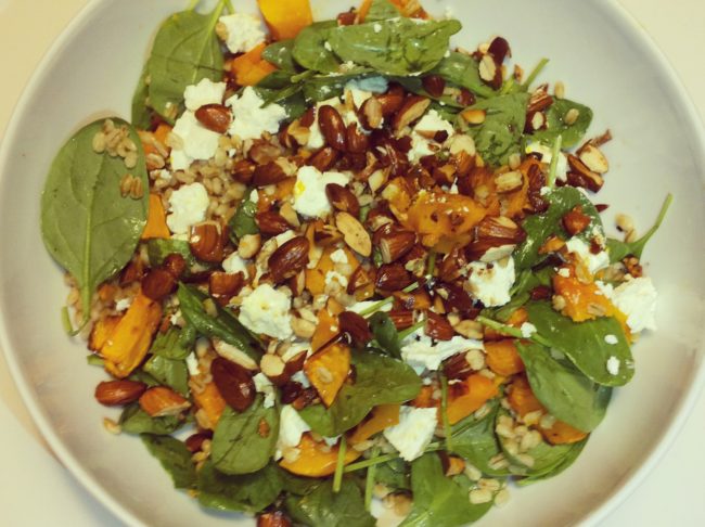 Perlebygsalat med græskar og feta