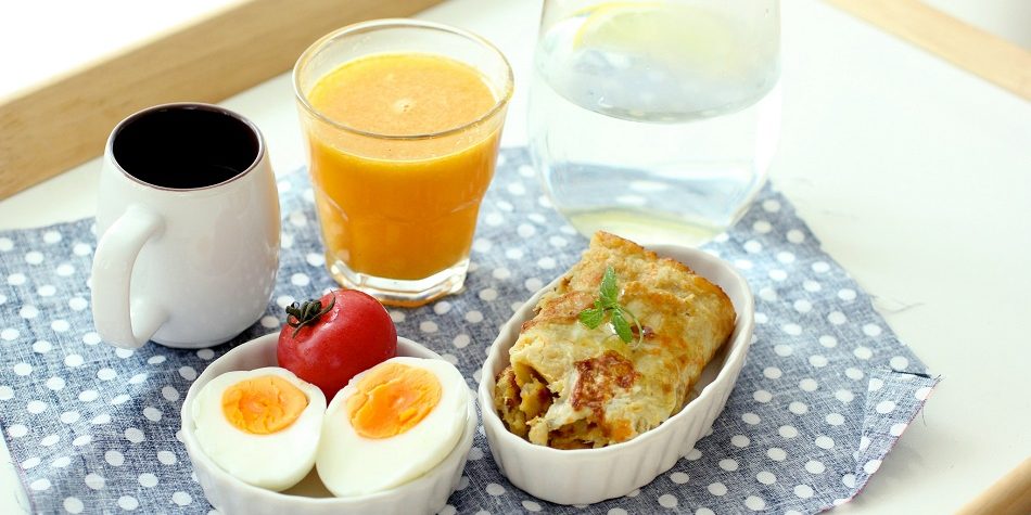 Tips til sund morgenmad omelet æg appelsinjuice juice